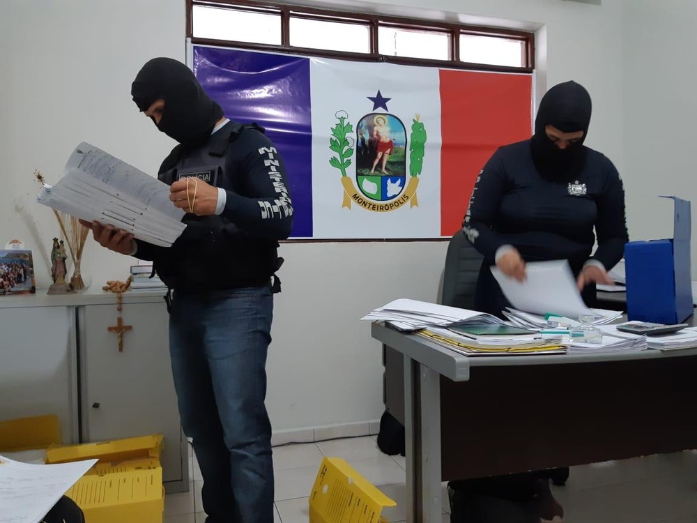 Operação apreende documentos em secretarias e na prefeitura de Monteirópolis, AL