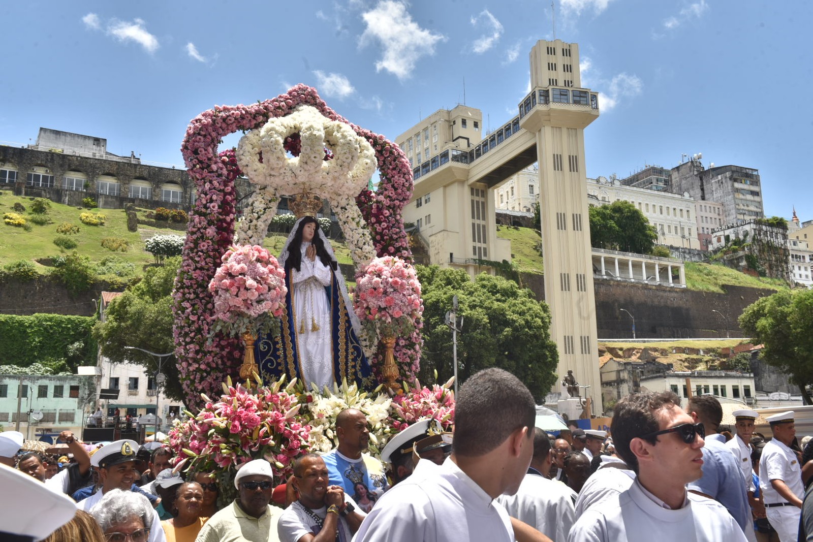 Fiés celebram em Salvador dia de Nossa Senhora da Conceição